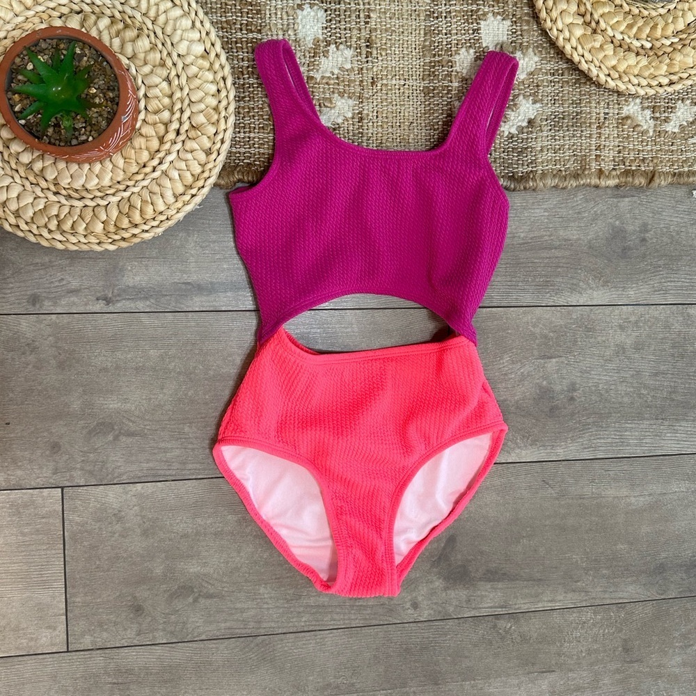 Old Navy Girls Color Block Cut Out One Piece Swimsuit Size Medium